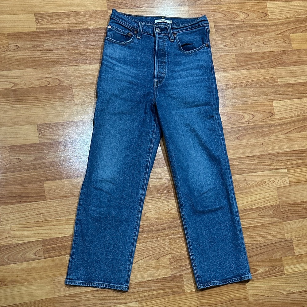 Women’s Levi Ribcage Straight size 28